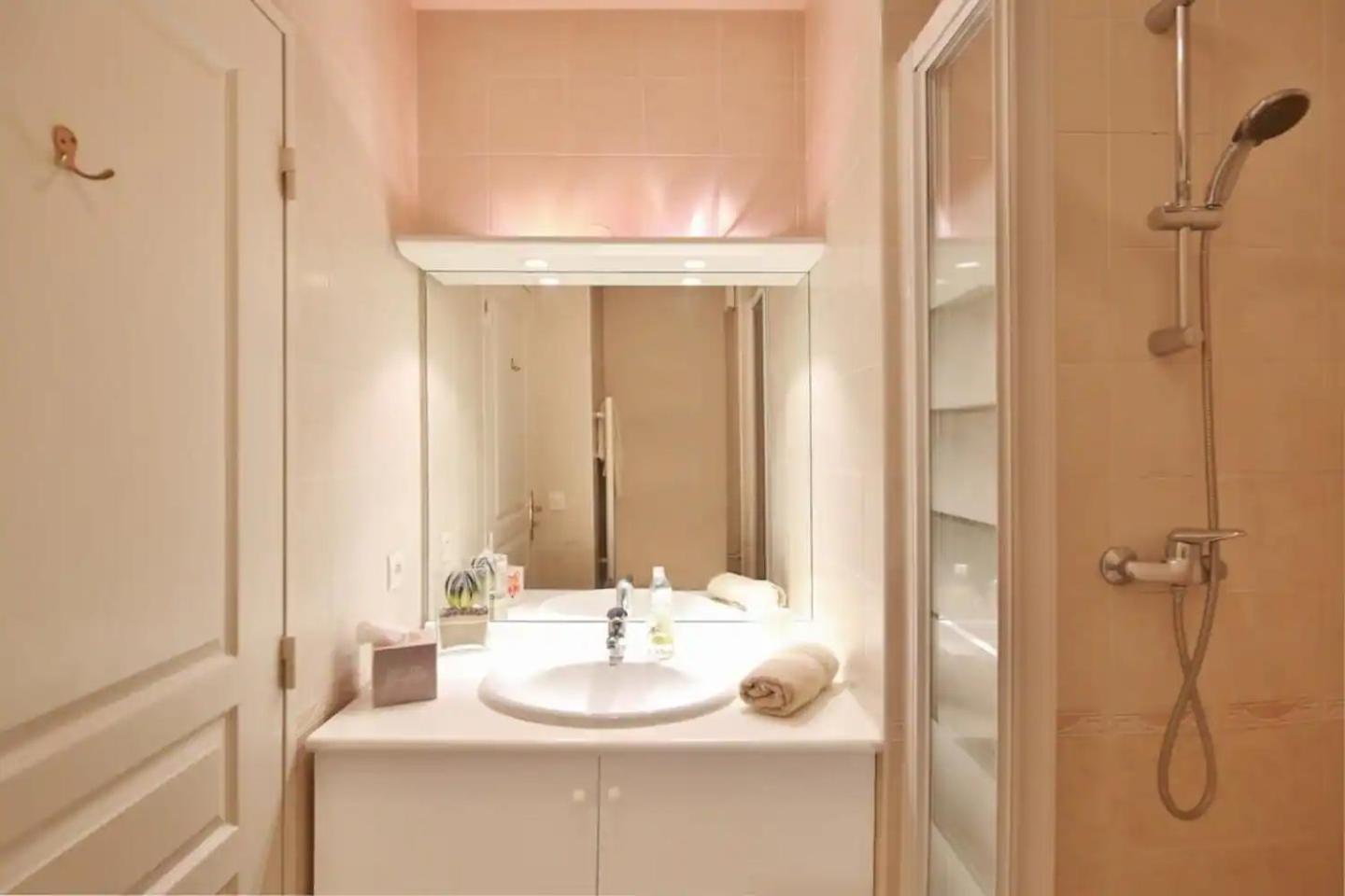 Charming Two-Bedroom Apartment With Balcony And Garage By The Marina Antibes Kültér fotó