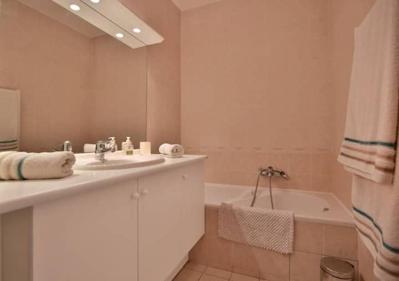 Charming Two-Bedroom Apartment With Balcony And Garage By The Marina Antibes Kültér fotó